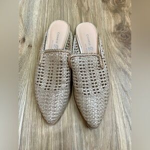 Chinese Laundry Women's Woven Mule Fashion Boot Gold Shimmer Woven Size 7